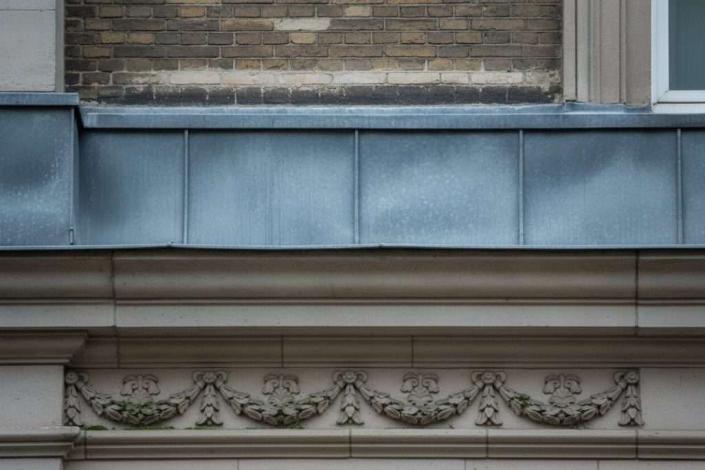Entablement zinc : définition, pose et entretien