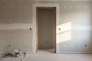 Porte sans bâti : la révolution pour votre intérieur ?