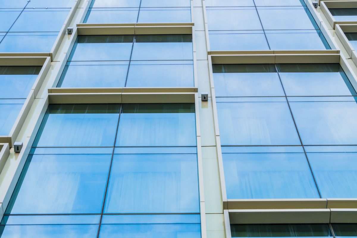 Quelles sont les étapes clés pour un remplacement de vitrage cassé réussi ?